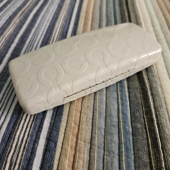 AUTHENTIC COACH SIGNATURE "C" EMBOSSED EYEGLASSES HARD CASE - Picture 2 of 4